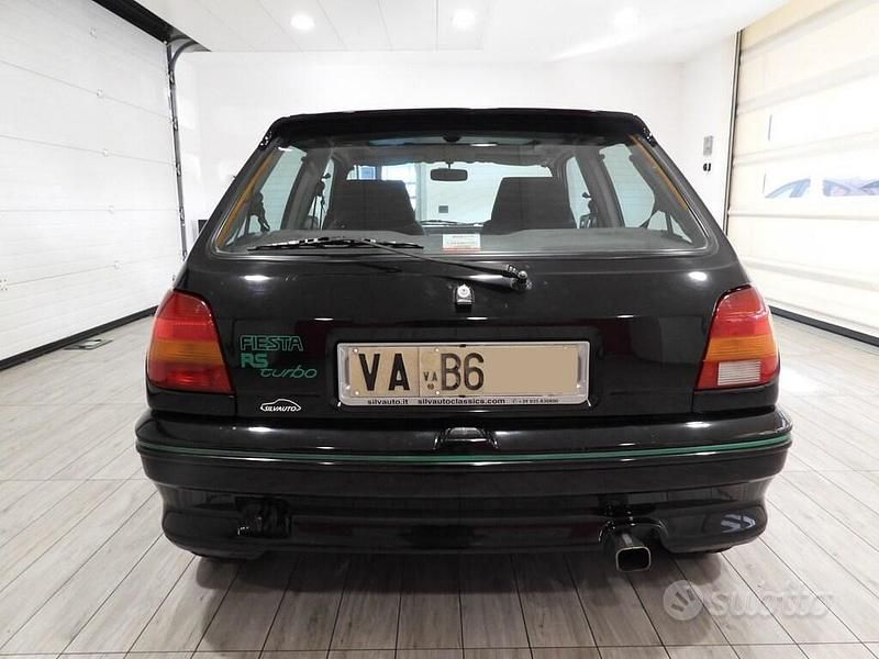 Usata Ford Fiesta RS 133 CV (97 kW) 1991 Nero Utilitaria