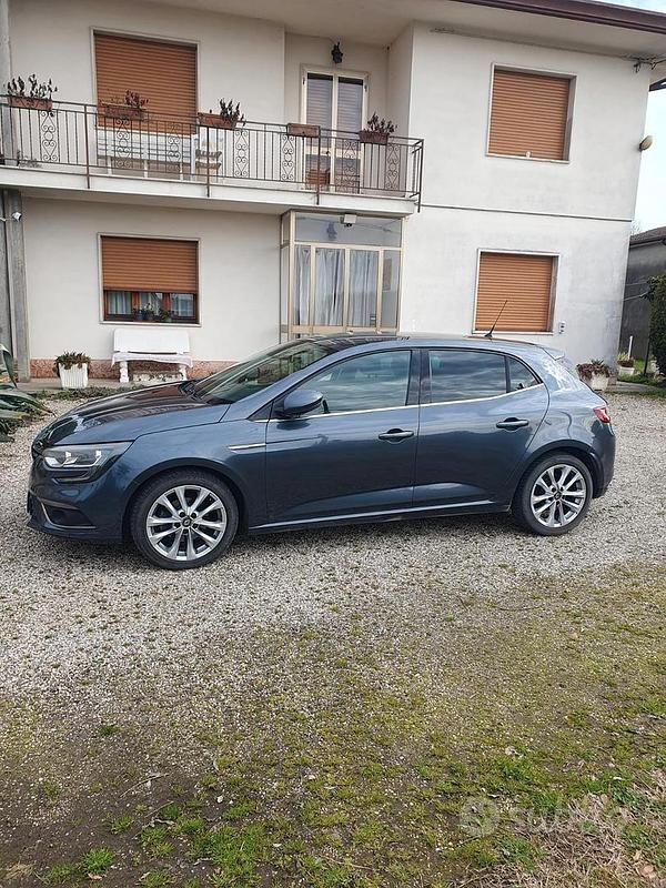 Usata Renault Mégane IV 110 CV (80 kW) 2017 Grigio Berlina