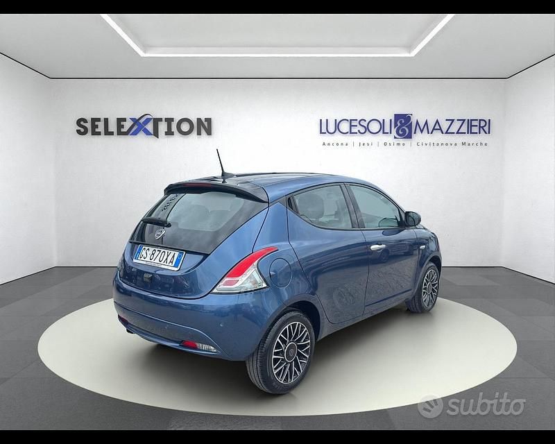 Usata Lancia Ypsilon Gold 69 CV (50 kW) 2024 Blu Utilitaria
