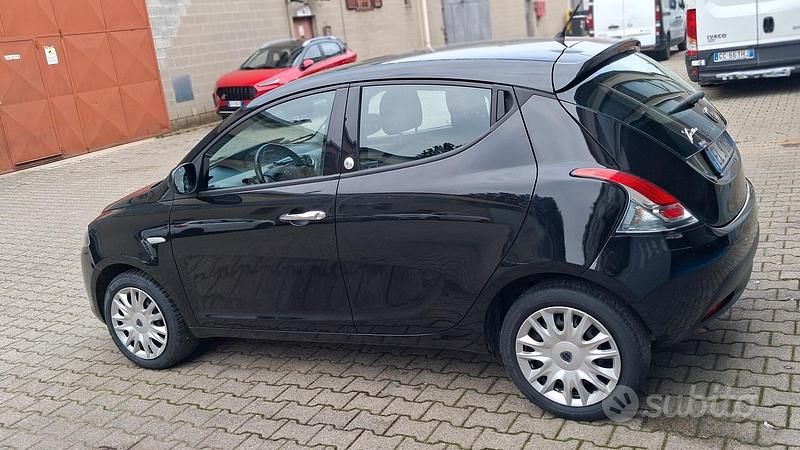 Usata Lancia Ypsilon Silver 69 CV (50 kW) 2012 Nero Utilitaria