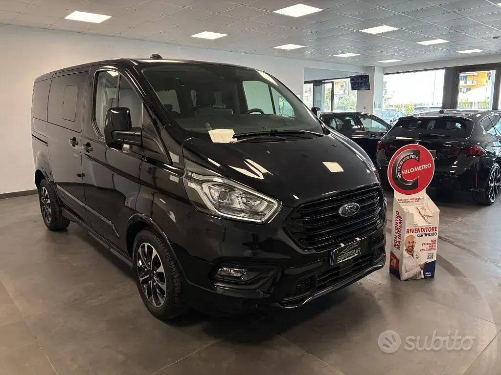 Usata Ford Tourneo Custom Sport 150 CV (110 kW) 2023 Nero Furgone