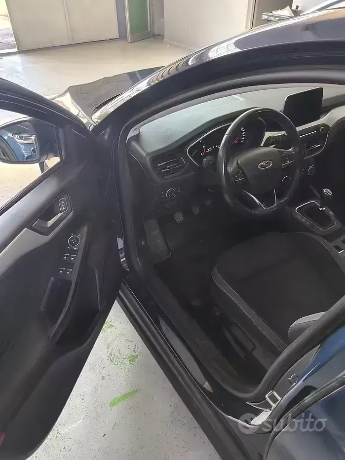 Usata Ford Focus 120 CV (88 kW) 2018 Blu Station wagon