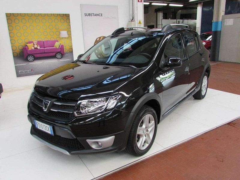 Nero Usata 2016 Dacia Sandero Stepway Due volumi | 8900 € (Buon prezzo) - Immagine 1/4