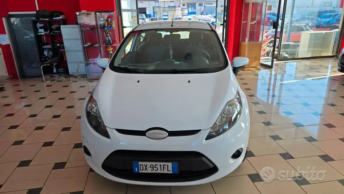 Usata Ford Fiesta Titanium 68 CV (50 kW) 2009 Bianco Berlina