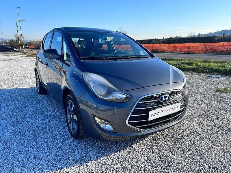 Usata Hyundai ix20 Comfort 90 CV (66 kW) 2016 Grigio Utilitaria