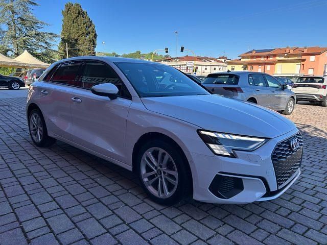 Usado Audi A3 Advanced 150 CV (110 kW) 2022 Blanco Berlina
