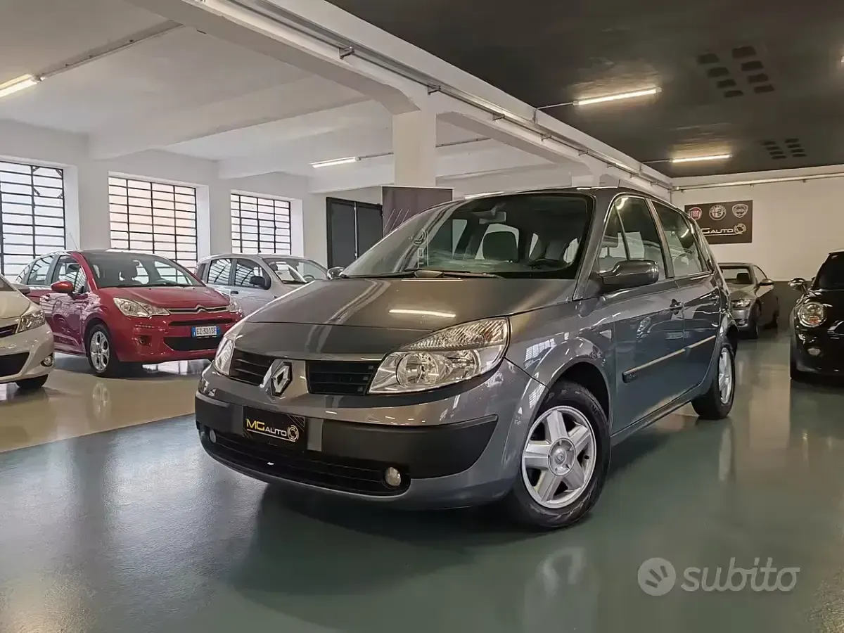 Usata Renault Scénic II 111 CV (81 kW) 2006 Grigio Monovolume