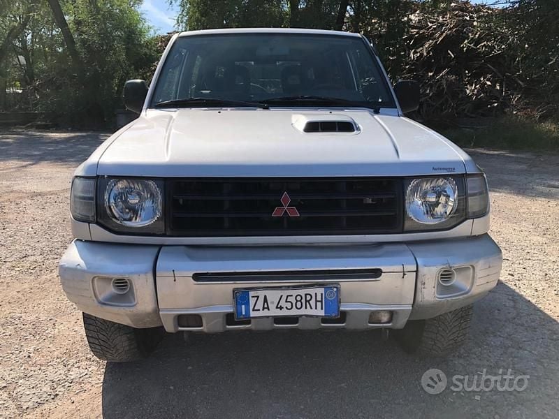 Usata Mitsubishi Pajero 100 CV (73 kW) 1999 Grigio SUV