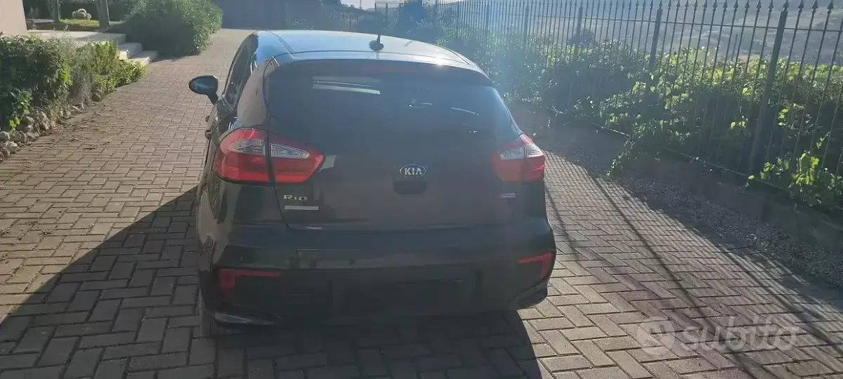 Usata Kia Rio 75 CV (55 kW) 2016 Grigio Utilitaria