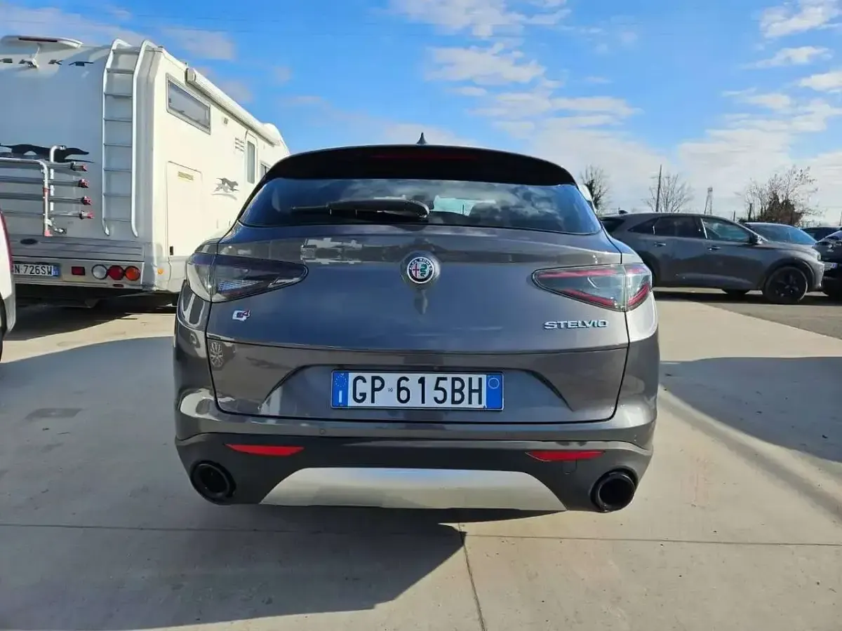 Usata Alfa Romeo Stelvio Super 209 CV (153 kW) 2023 Nero SUV