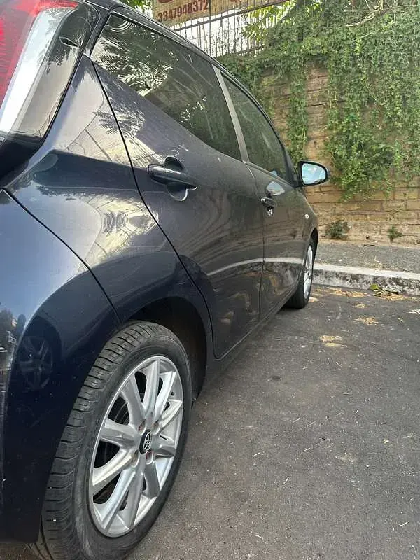 Usata Toyota Aygo X-play 69 CV (50 kW) 2015 Blu/azzurro Utilitaria