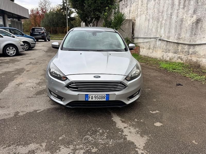 Begagnad Ford Focus 120 HK (88 kW) 2015 Silver Kombi