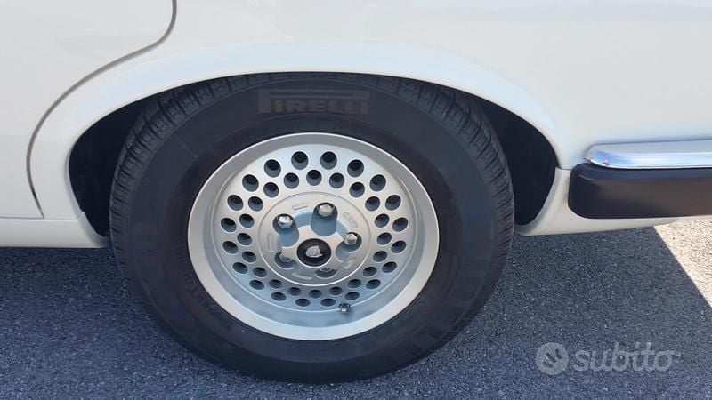 Usata Jaguar XJ12 330 CV (242 kW) 1983 Bianco Berlina
