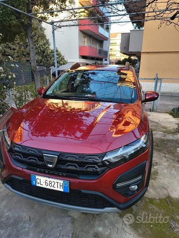 Usata Dacia Sandero Essentiel 100 CV (73 kW) 2023 Rosso Berlina