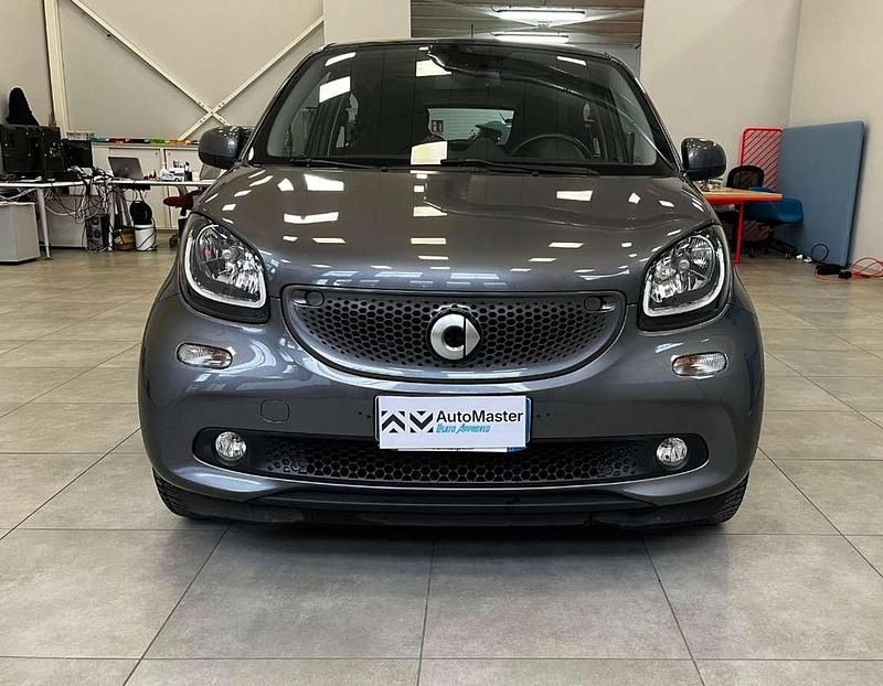 Usata Smart ForFour Passion 90 CV (66 kW) 2019 Argento Utilitaria