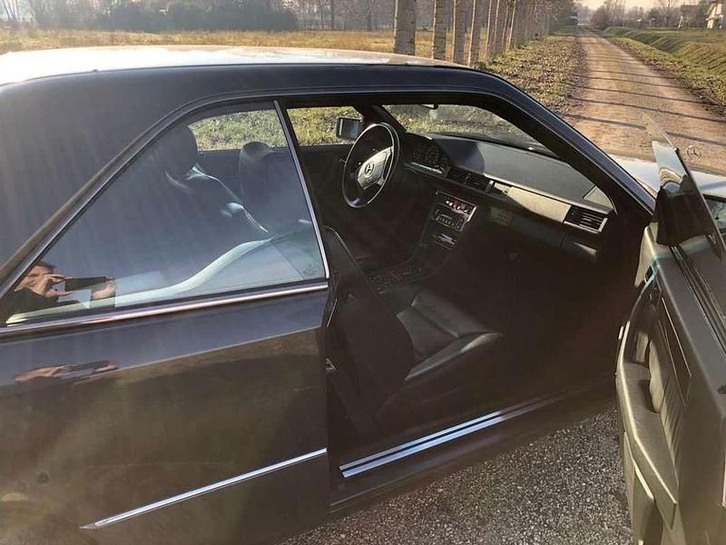 Usata Mercedes E300 220 CV (161 kW) 1991 Coupé