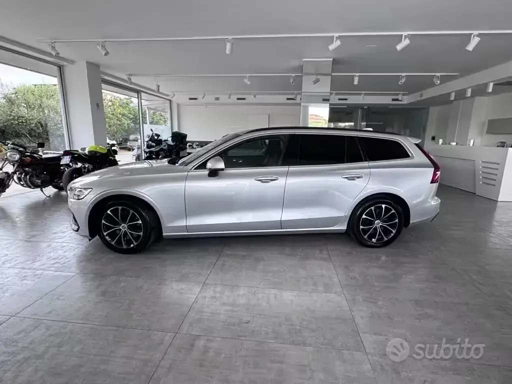 Usata Volvo V60 197 CV (144 kW) 2022 Grigio Station wagon