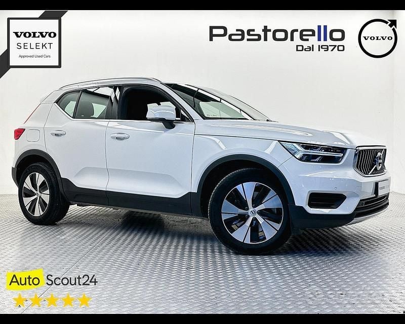 Bianco ghiacciaio Usata 2021 Volvo XC40 Inscription SUV | 26.900 € (Buon prezzo) - Immagine 1/4