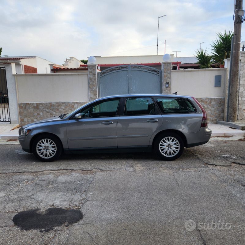 Usata Volvo V50 136 CV (100 kW) 2004 Grigio Station wagon