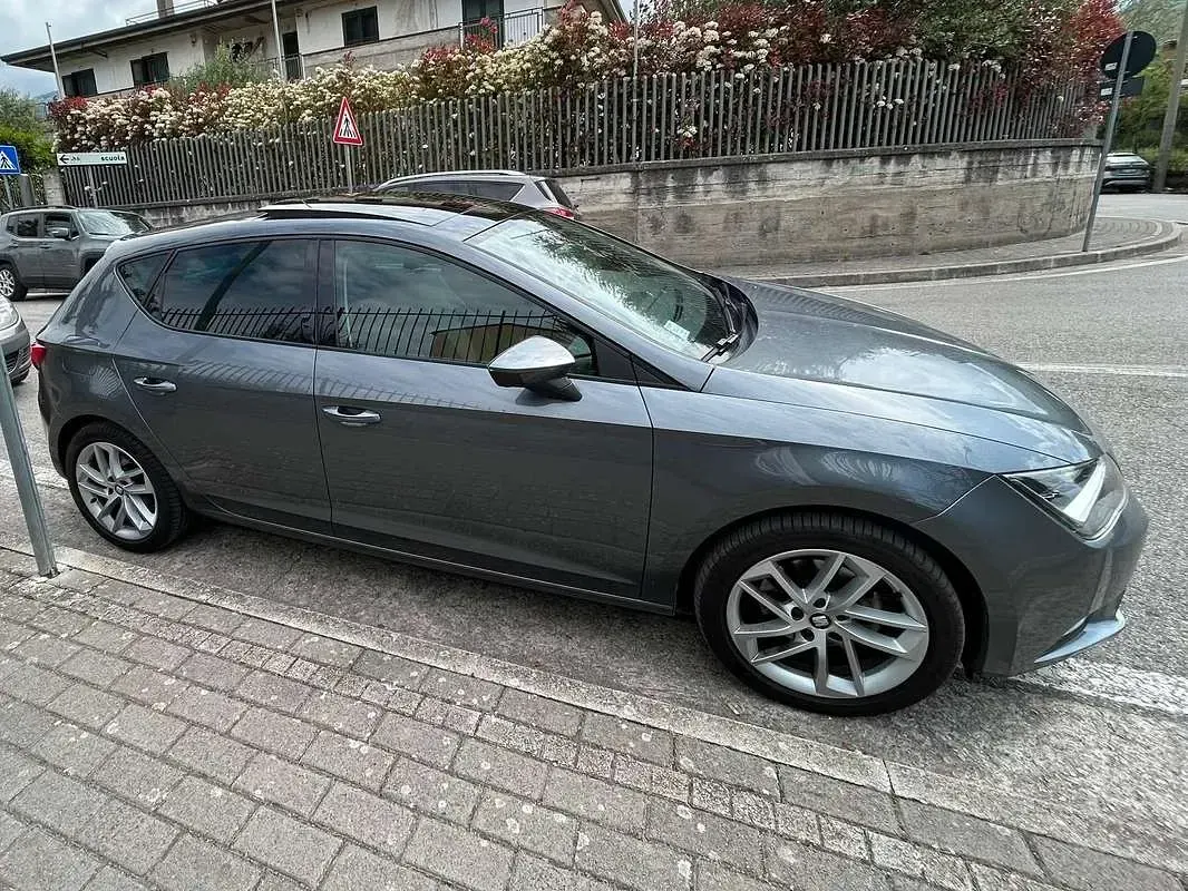 Usata Seat Leon 105 CV (77 kW) 2013 Grigio Berlina