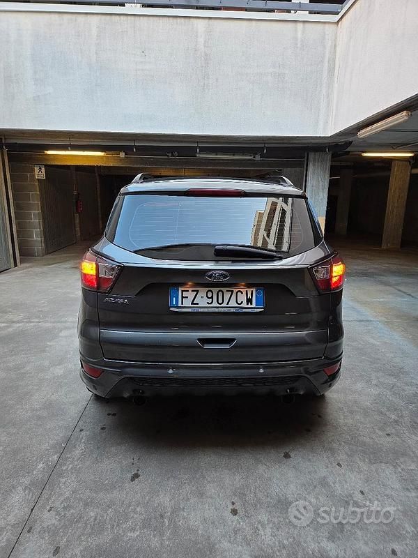 Usata Ford Kuga ST-Line 120 CV (88 kW) 2019 Grigio SUV