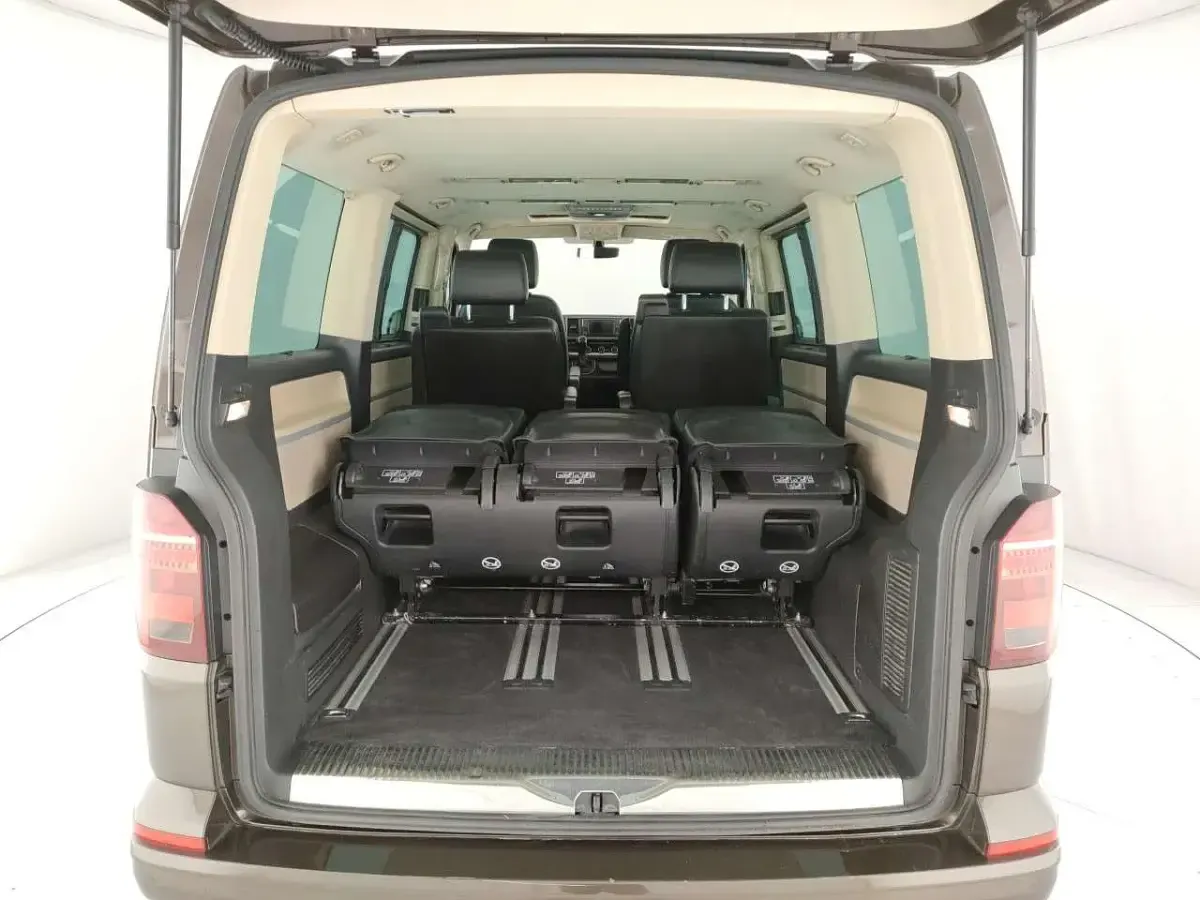 Usata VW Multivan Comfortline 204 CV (150 kW) 2016 Marrone Monovolume