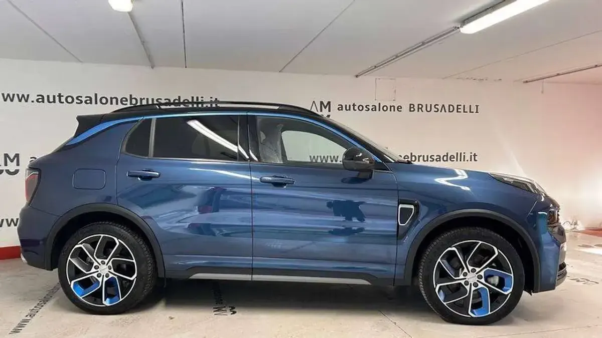 Usata Lynk & Co 01 261 CV (191 kW) 2023 Blu metallizzato SUV