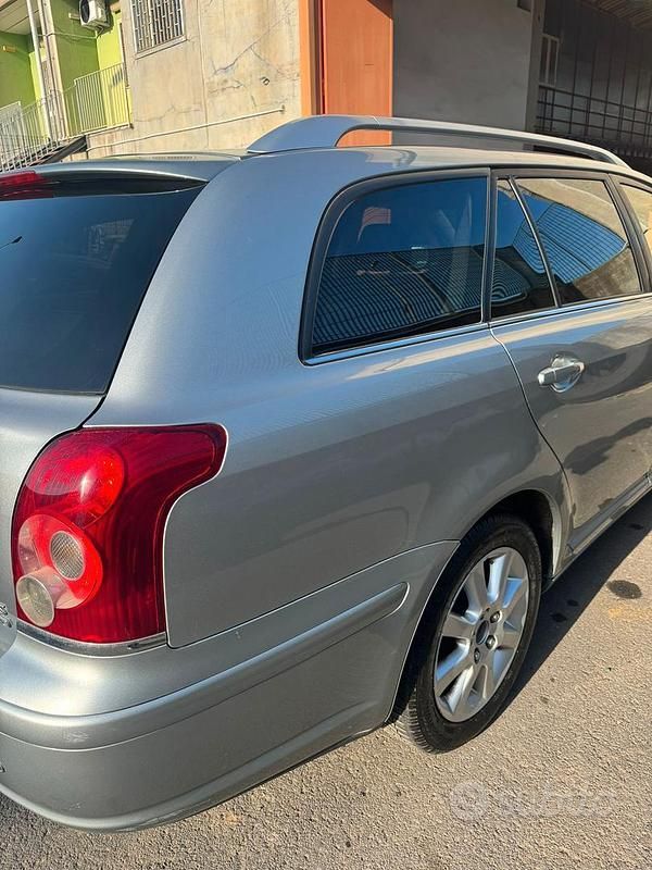 Second-hand Toyota Avensis 177 CP (130 kW) 2009 Gri Break
