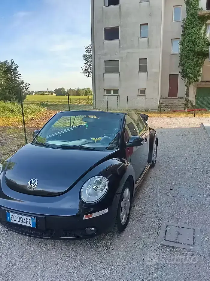 Usata VW New Beetle 105 CV (77 kW) 2009 Nero Utilitaria