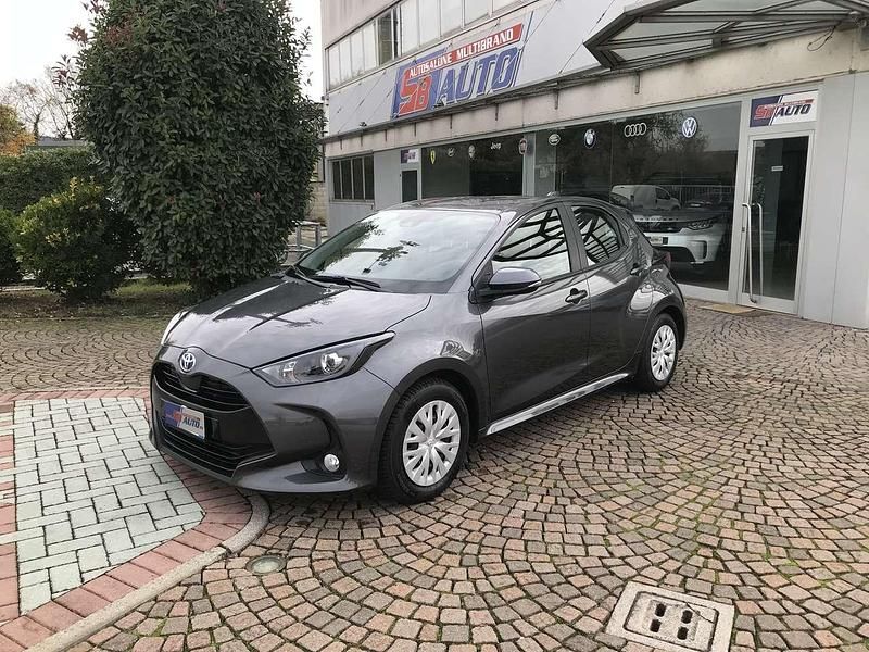 Grigio Usata 2022 Toyota Yaris Active Berlina | 16.500 € (Ottimo prezzo) - Immagine 1/3