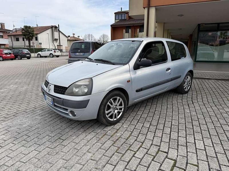 Usata Renault Clio II Expression 58 CV (42 kW) 2002 Berlina
