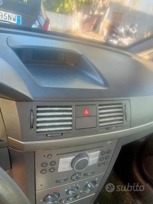 Begagnad Opel Meriva 75 HK (55 kW) 2007 Svart Minibuss