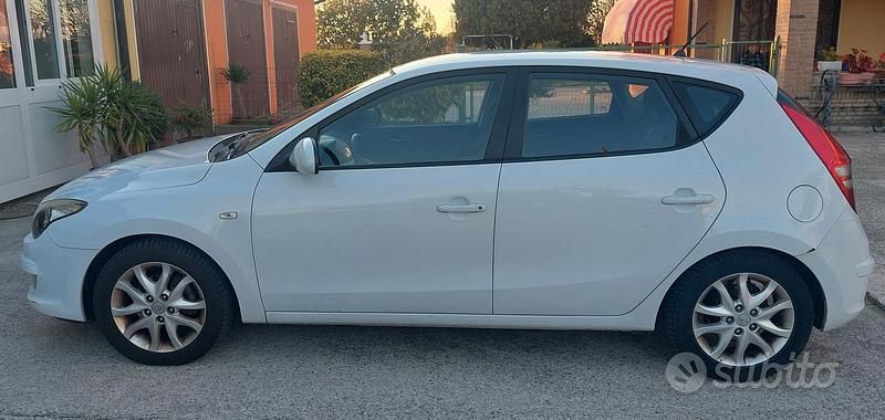 Occasion Hyundai i30 109 PK (80 kW) 2010 Wit Sedan