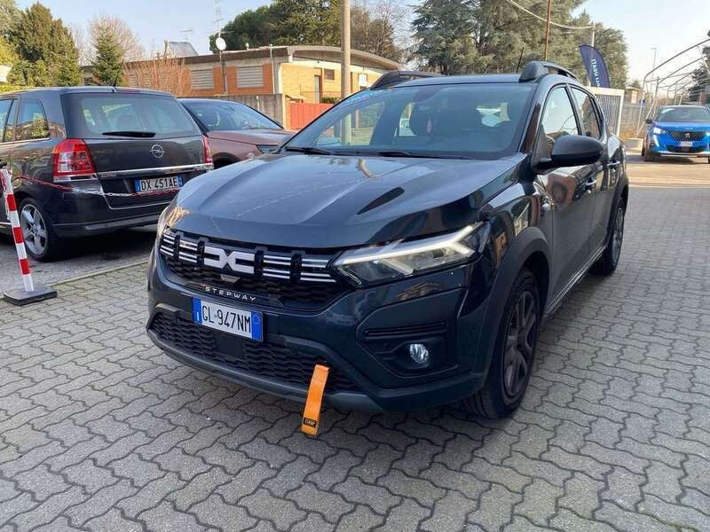 Grigio Usata 2023 Dacia Sandero Comfort Due volumi | 15.900 € (Buon prezzo) - Immagine 1/3