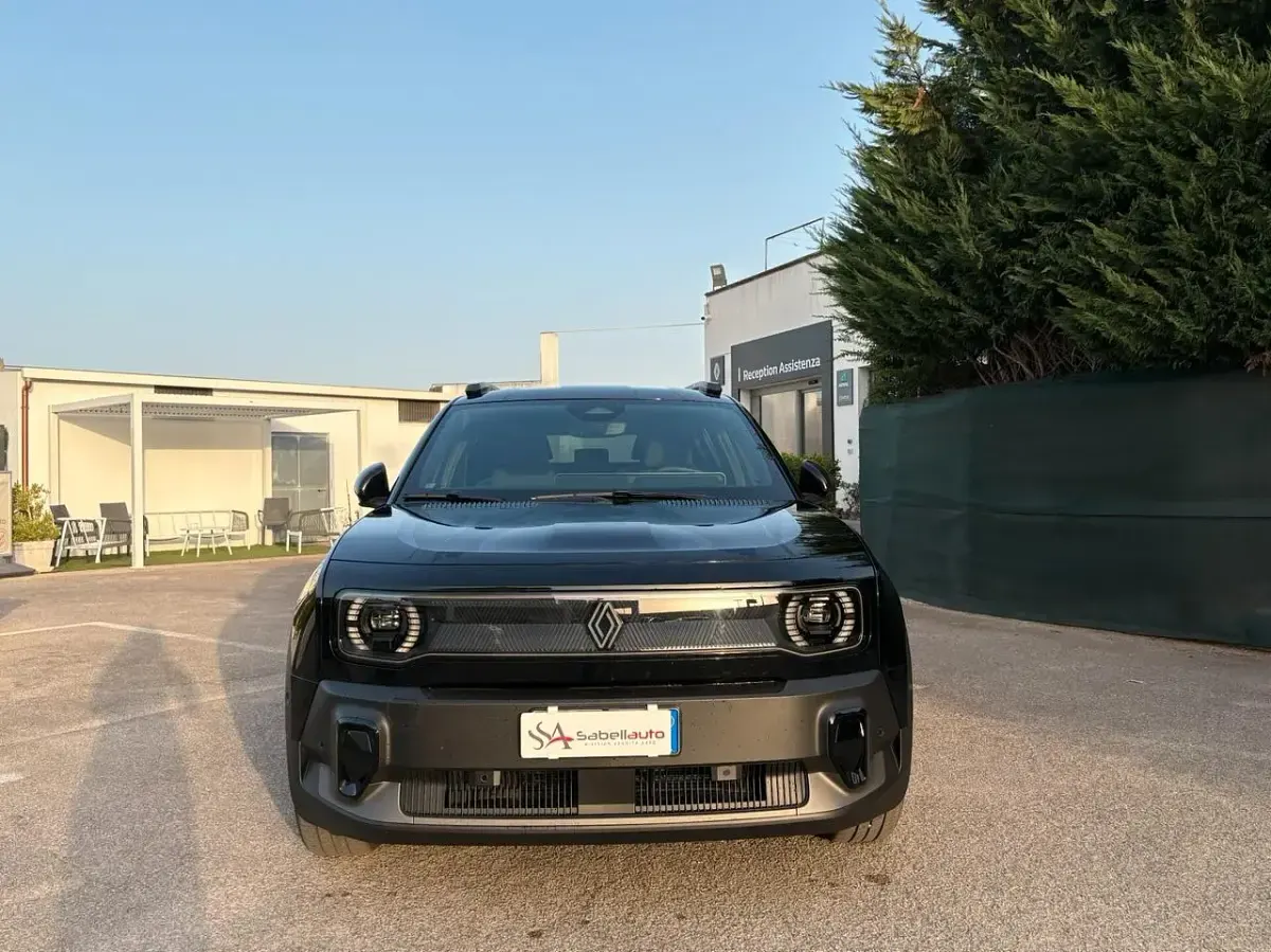 Usata Renault 4 E-Tech Komfort 77 kW (106 CV) 2025 Nero SUV