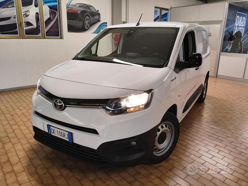 Usata Toyota Proace City City 100 kW (136 CV) 2022 Bianco Monovolume