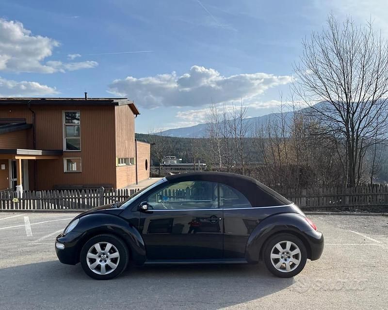 Usata VW New Beetle Cabriolet 116 CV (85 kW) 2004 Nero Cabrio