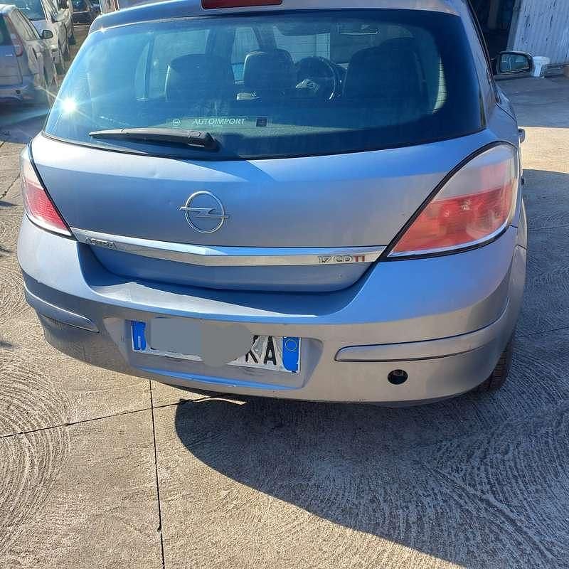 Usata Opel Astra Cosmo 101 CV (74 kW) 2005 Berlina