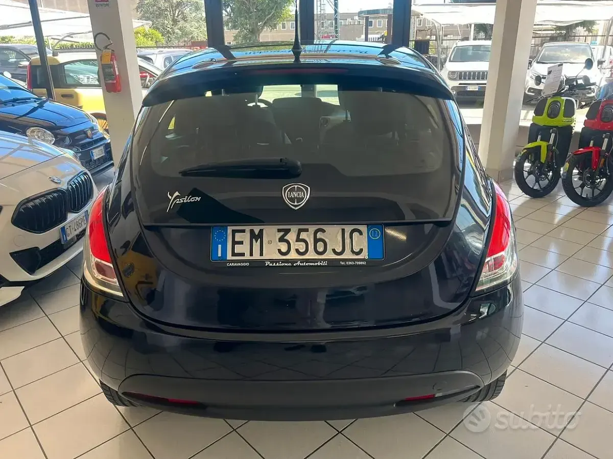 Usata Lancia Ypsilon Silver 69 CV (50 kW) 2012 Nero Utilitaria