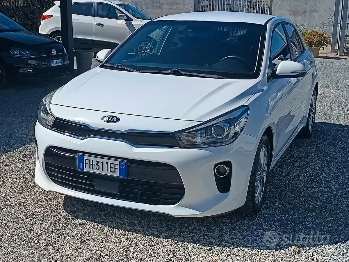 Usata Kia Rio 101 CV (74 kW) 2017 Bianco Berlina