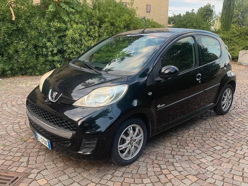 Usata Peugeot 107 68 CV (50 kW) 2011 Nero Utilitaria