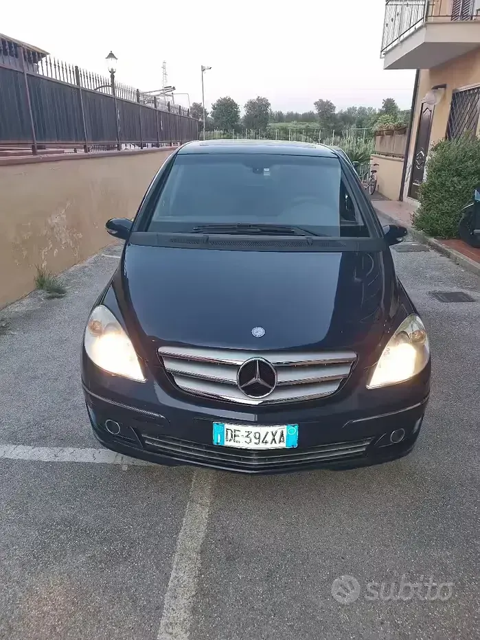 Usata Mercedes B200 140 CV (102 kW) 2007 Blu Monovolume