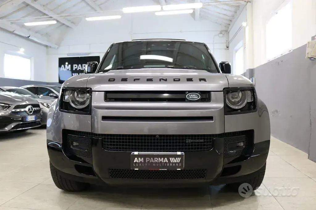 Usata Land Rover Defender SE Dynamic 200 CV (147 kW) 2023 Grigio SUV