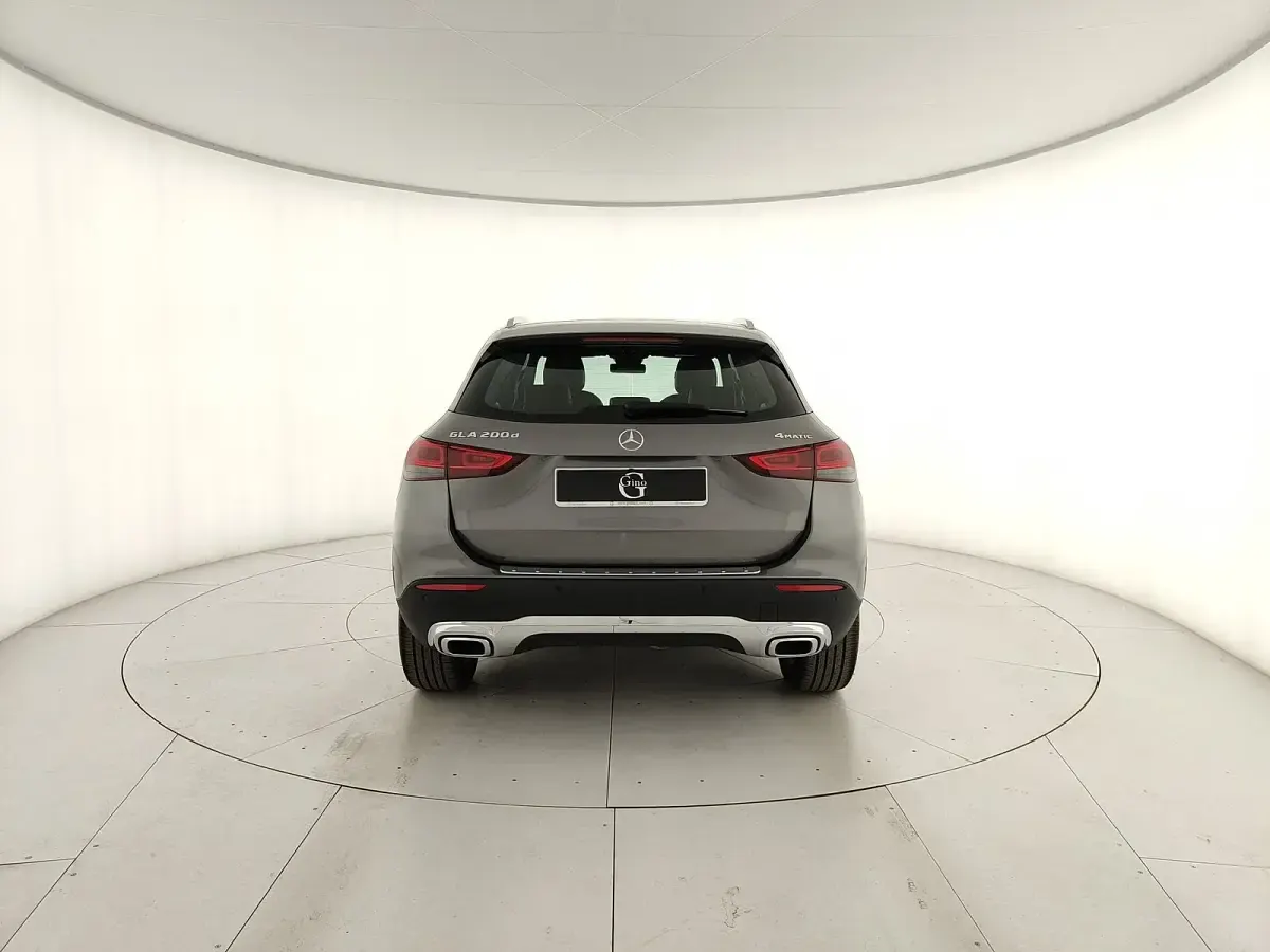 Usata Mercedes GLA200 150 CV (110 kW) 2022 Grigio SUV
