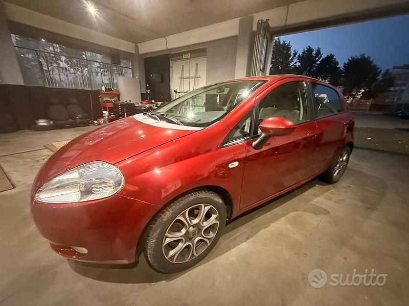Usata Fiat Grande Punto 90 CV (66 kW) 2006 Rosso Utilitaria