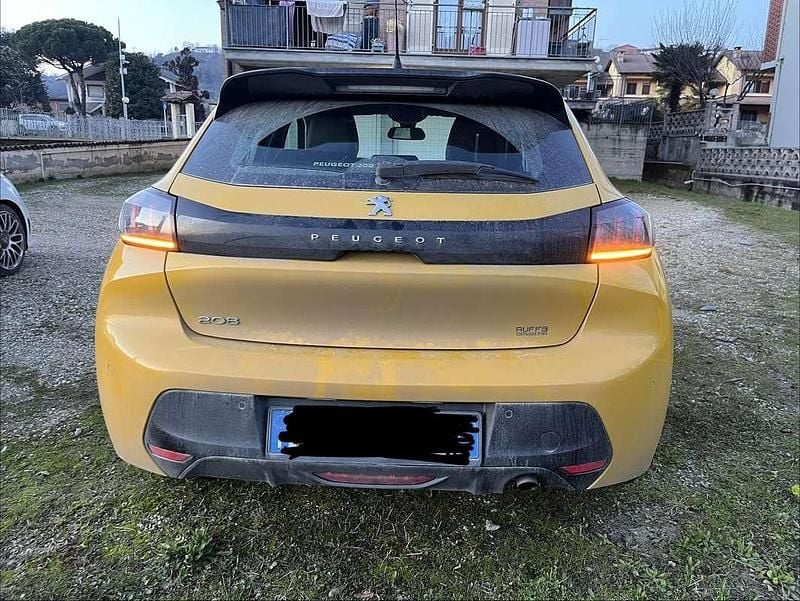 Usata Peugeot 208 Active 101 CV (74 kW) 2020 Oro Utilitaria