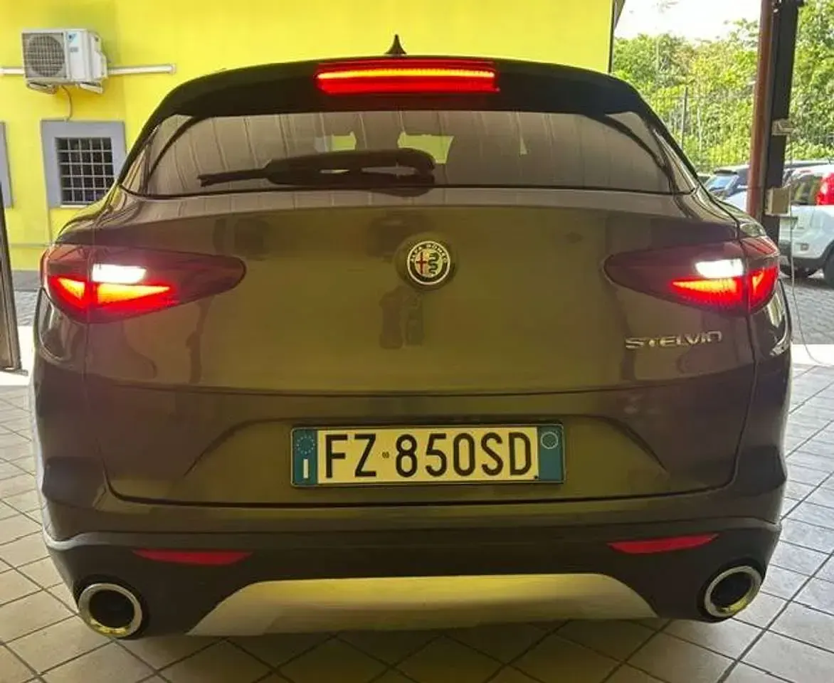Usata Alfa Romeo Stelvio Executive 190 CV (139 kW) 2019 Grigio SUV