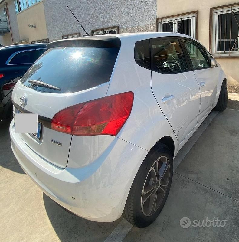 Usata Kia Venga 90 CV (66 kW) 2011 Bianco Utilitaria
