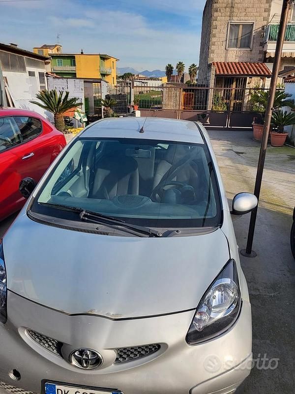 Usata Toyota Aygo 67 CV (49 kW) 2007 Grigio Utilitaria