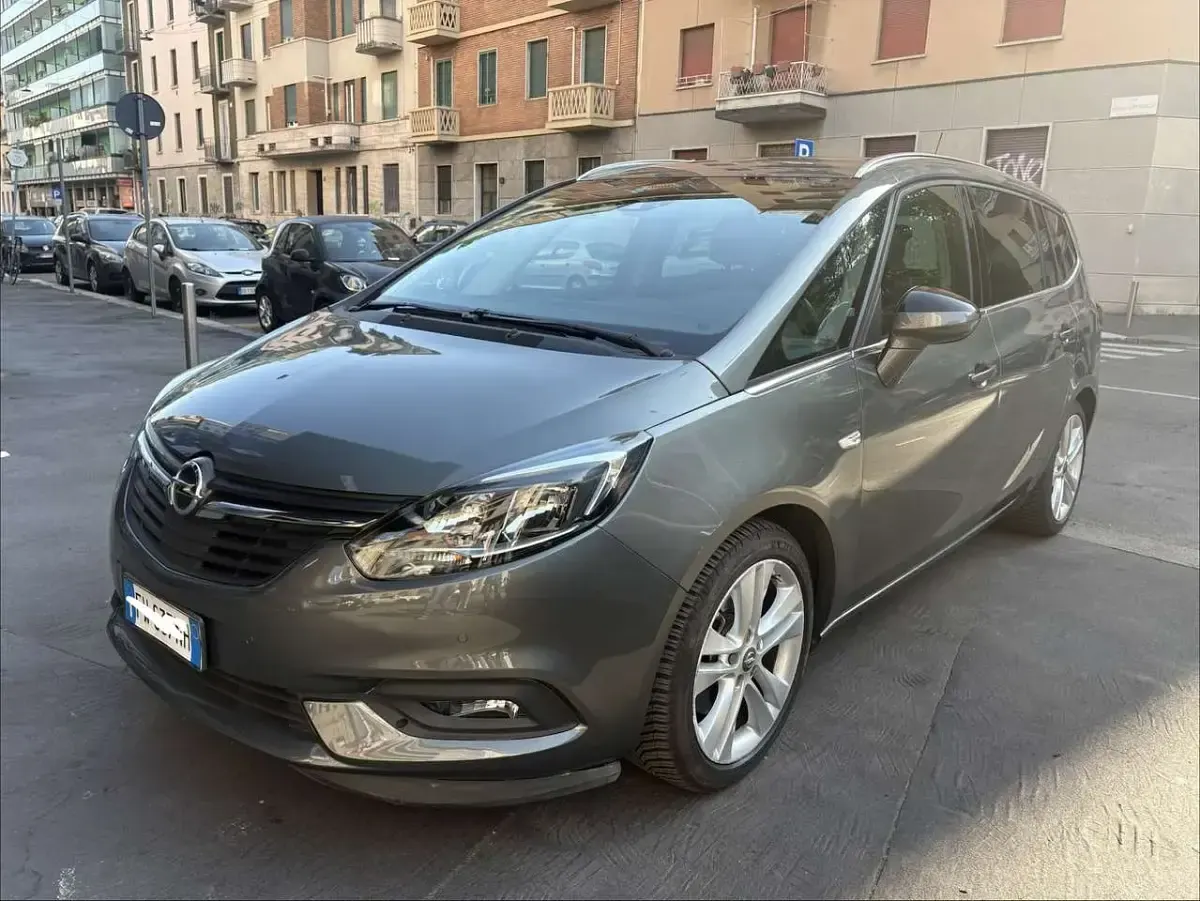 Usata Opel Zafira Life Innovation 131 CV (96 kW) 2019 Grigio Monovolume
